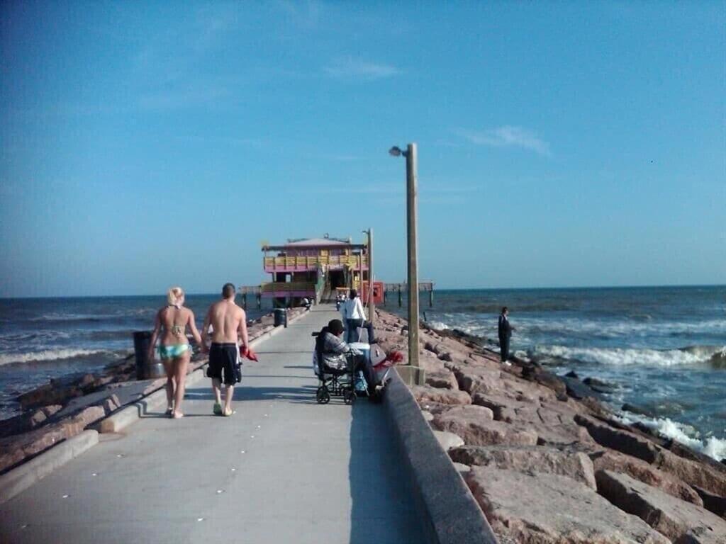 Sun Splashed Condo! Steps To Beach And 2 Pools Galveston Island Exterior photo