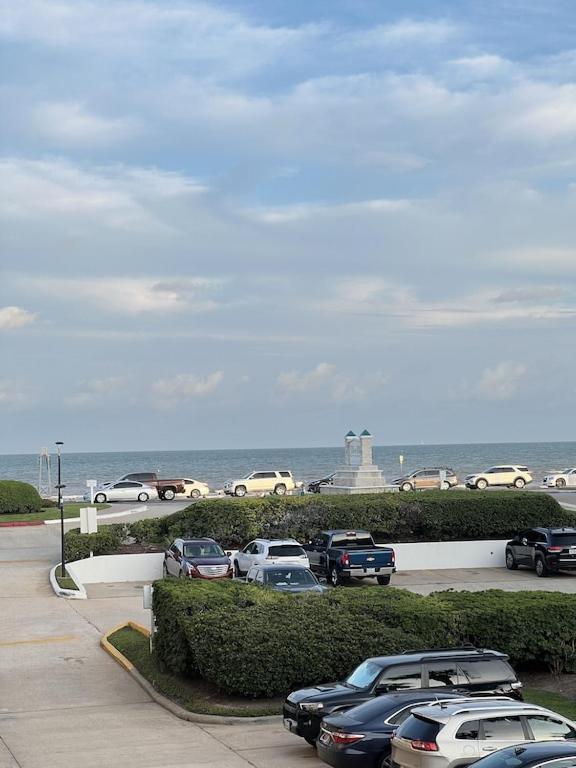 Sun Splashed Condo! Steps To Beach And 2 Pools Galveston Island Exterior photo
