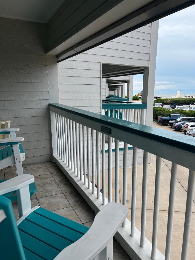 Sun Splashed Condo! Steps To Beach And 2 Pools Galveston Island Exterior photo