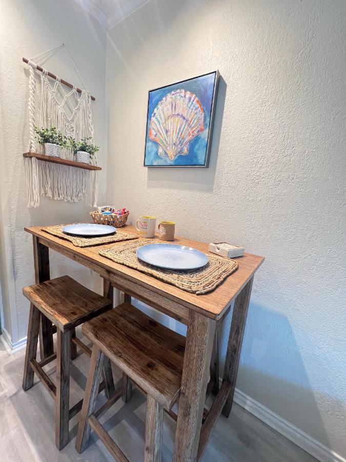 Sun Splashed Condo! Steps To Beach And 2 Pools Galveston Island Exterior photo