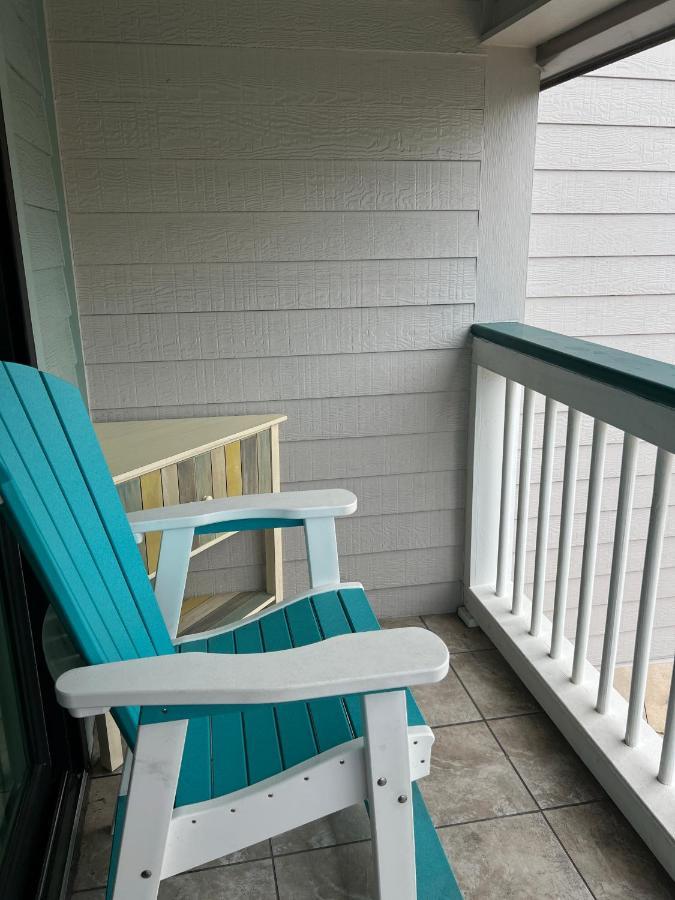Sun Splashed Condo! Steps To Beach And 2 Pools Galveston Island Exterior photo