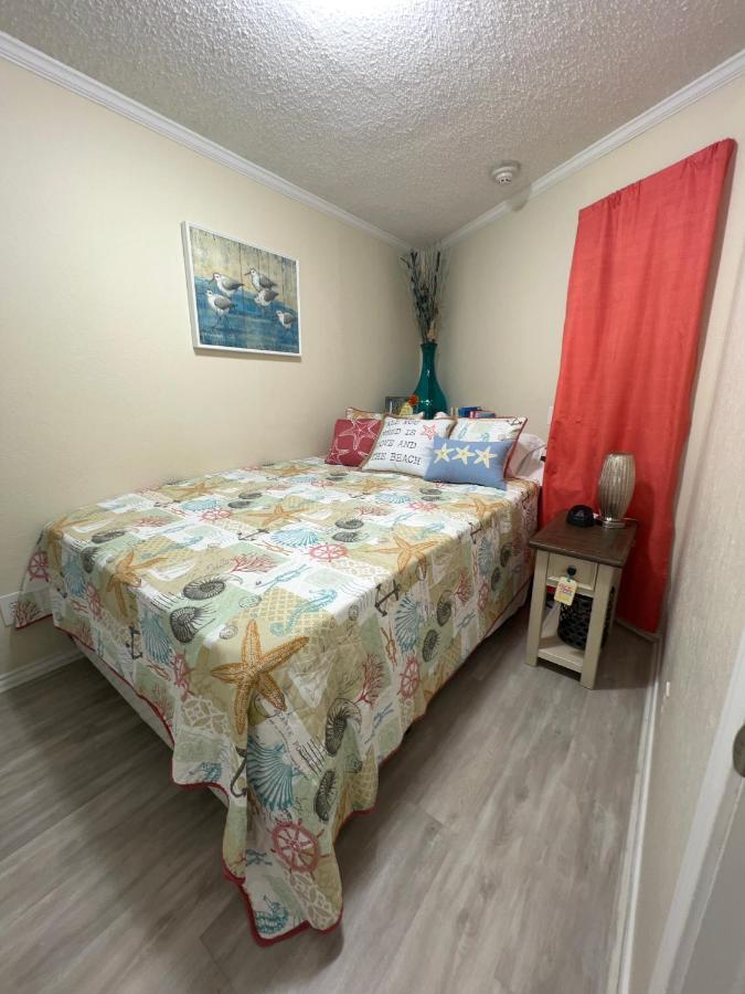 Sun Splashed Condo! Steps To Beach And 2 Pools Galveston Island Exterior photo