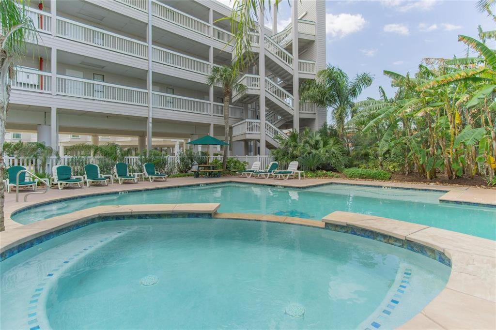 Sun Splashed Condo! Steps To Beach And 2 Pools Galveston Island Exterior photo